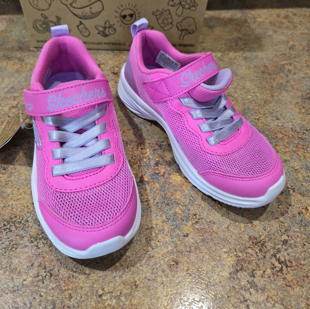 NWT SKECHERS PINK COMFY FLEX MOVING GIRLS SIZE 12 VELCRO